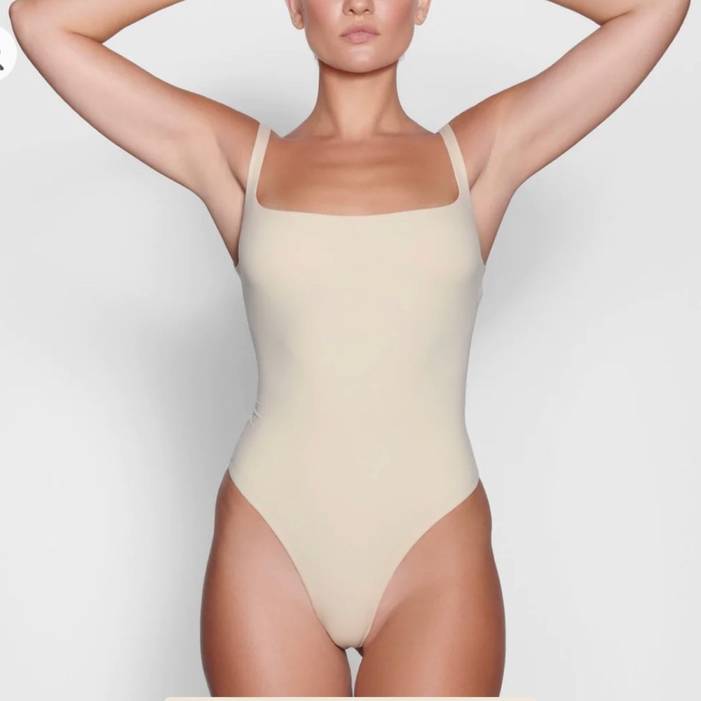 Cute skims bodysuit never worn before tags on size xxs very stretchy